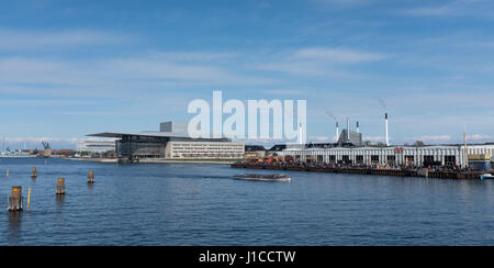 Das Royal Opera House und in der Nähe Papirøen Insel, Heimat von Kopenhagen Street Food, Hafen von Kopenhagen, Dänemark Stockfoto