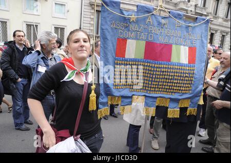 Am 25. April wird jährlich in ganz Italien mit festen und Demonstrationen zu erinnern, die Befreiung vom Nazi-Faschismus gefeiert. Stockfoto