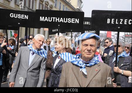 Am 25. April wird jährlich in ganz Italien mit festen und Demonstrationen zu erinnern, die Befreiung vom Nazi-Faschismus gefeiert. Vertreter der ANED, nationale Vereinigung der ehemaligen Deportierten in NS-Konzentrationslagern Stockfoto