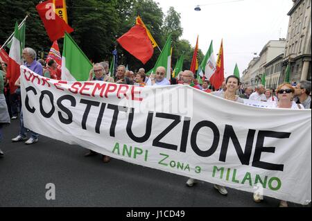 Am 25. April wird jährlich in ganz Italien mit festen und Demonstrationen zu erinnern, die Befreiung vom Nazi-Faschismus gefeiert. Stockfoto