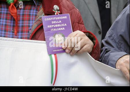 Am 25. April wird jährlich in ganz Italien mit festen und Demonstrationen zu erinnern, die Befreiung vom Nazi-Faschismus gefeiert. Stockfoto