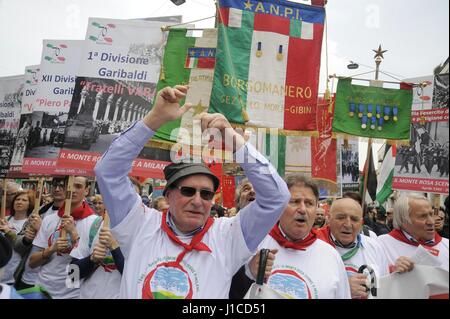 Am 25. April wird jährlich in ganz Italien mit festen und Demonstrationen zu erinnern, die Befreiung vom Nazi-Faschismus gefeiert. Stockfoto