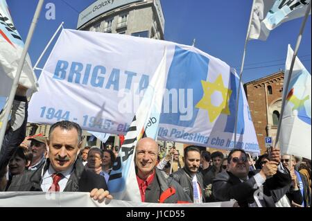 Am 25. April wird jährlich in ganz Italien mit festen und Demonstrationen zu erinnern, die Befreiung vom Nazi-Faschismus gefeiert. Zu den Paraden oft besuchen Sie Vertreter der jüdischen Brigade, eine militärische Formation der britischen Armee komponiert Byf Juden, die in Europa während des zweiten Weltkriegs diente Stockfoto