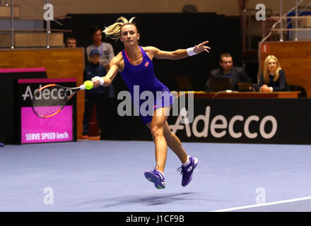 Charkiw, UKRAINE - 11. Februar 2017: Lesia TSURENKO der Ukraine in Aktion während BNP Paribas FedCup-Tennis-Spiel gegen Daria GAVRILOVA von Australien eine Stockfoto