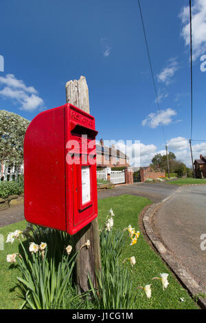 Dorf von Barton, England. Frühlings-Blick auf Barton Road, in der malerischen Cheshire Dorf von Barton. Stockfoto