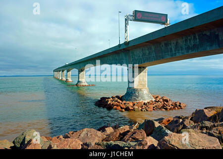 Die Confederation Bridge Verknüpfung von New Brunswick, Prince Edward Island in Kanada Stockfoto