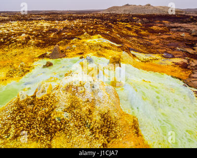 Schwefel See Dallol in einem vulkanischen Explosion Krater in der Danakil-Senke, nordöstlich des Bereichs Erta Ale in Äthiopien. Der See mit seinen Schwefel s Stockfoto