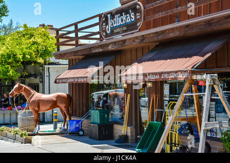Die historischen Gebäude der Jedlicka Sattlerei Store in Los Olivos, CA befindet sich im Herzen von Santa Ynez Wine Country, Verkauf, Stiefel, Hut & tack Stockfoto