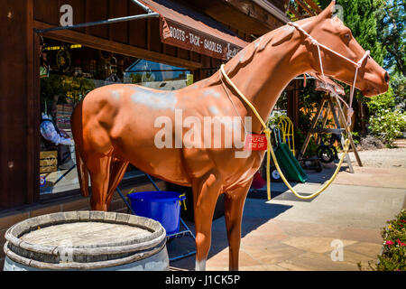 Die historischen Gebäude der Jedlicka Sattlerei Store in Los Olivos, CA befindet sich im Herzen von Santa Ynez Wine Country, Verkauf, Stiefel, Hut & tack Stockfoto