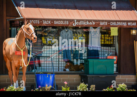 Die historischen Gebäude der Jedlicka Sattlerei Store in Los Olivos, CA befindet sich im Herzen von Santa Ynez Wine Country, Verkauf, Stiefel, Hut & tack Stockfoto