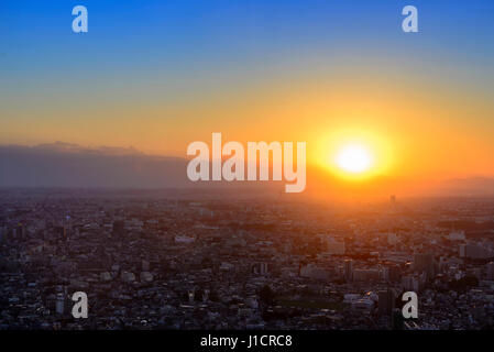 Stadt Tokio, Japan vor dem Sonnenuntergang von der Draufsicht Stockfoto