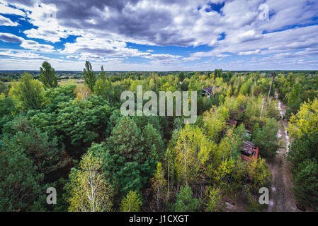 Luftbild vom Bahnhof Hof Lichter Tower in der Nähe der Stadt Prypjat und Yaniv Bahnhof in Chernobyl Nuclear Power Plant Zone der Entfremdung, Ukraine Stockfoto