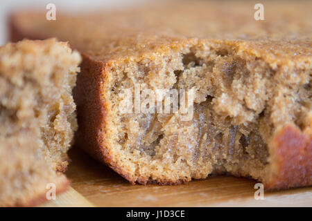 hausgemachten Kuchen auf der Holzplatte Stockfoto