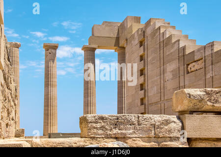 Tempel der Athena Lindia in der Akropolis. Lindos, Rhodos, Dodekanes, Griechenland Stockfoto