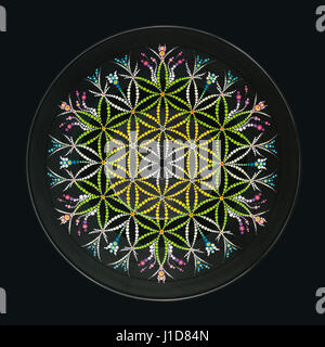 Blume des Lebens Hand gemalt auf einer Vinyl-Schallplatte Stockfoto