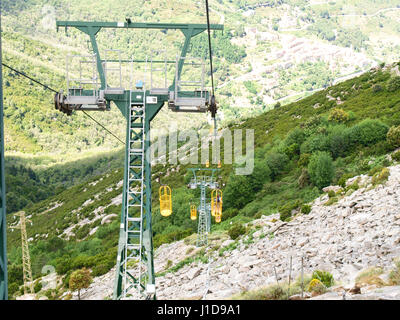 Elba, Italien - 10. Juni 2016: Monte Capanne Korb Standseilbahn Transport. Stockfoto