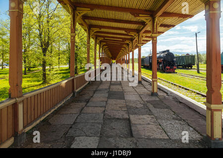 HAAPSALU, Estland - 24. Mai 2015: Plattform unwirksam Vintage-Stil-Station in Bahn- und Kommunikation Museum. Stockfoto