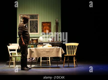 Hauptdarsteller Stephen Brennan auf der Bühne des Gaiety Theatre während der Proben vor der Eröffnung des John B Keane The Chastitute. Stockfoto