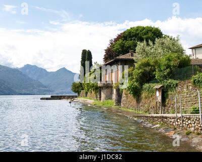 Comer See - Italien: 2016 Juni 18: Überschwemmung des Comer Sees am Ufer von der Nordwestküste der Länder in Pianello Lario Dongo, Domaso. Nachdem er Stockfoto