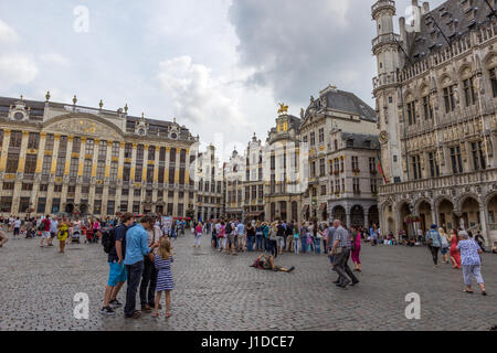 Brüssel - 30. Juli 2014: Blick auf den Grand Place (Grote Markt) - der zentrale Platz in Brüssel. Grand-Place wurde von der UNESCO als Welt ihr benannt Stockfoto