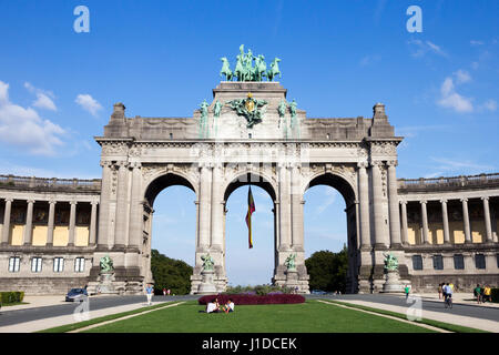 Brüssel, Belgien - 30. Juli 2014: Triumphbogen in der Parc du Cinquantenaire, Brüssel, Belgien Stockfoto