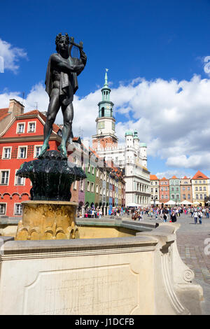 Posen, Polen - 20. August 2014: Orpheus-Statue auf dem bunten Hauptplatz in Posen. Stockfoto