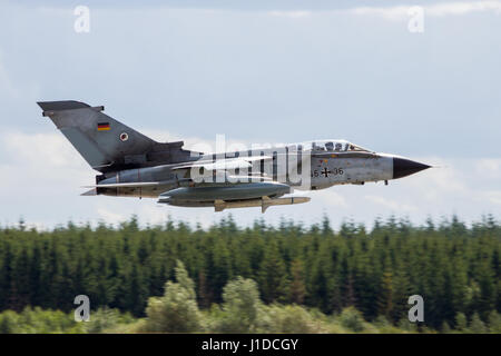 LAAGE, Deutschland - 23. August 2014: Deutsche Luftwaffe Panavia Tornado IDS Bomber Flugzeug von AG-51 ausziehen. Stockfoto