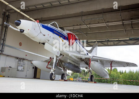 LAAGE, Deutschland - 23. August 2014: A Douglas A-4 Skyhawk Kampfjet Flugzeug von BAe Systems in einem Tierheim abgestellt. Stockfoto