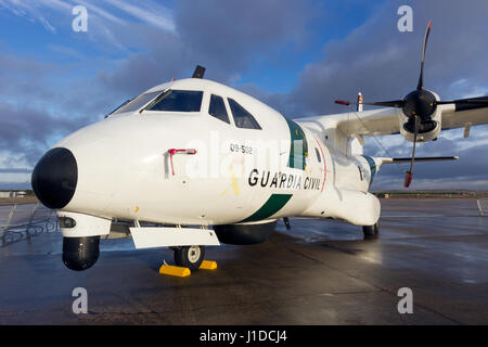 TORREJON, Spanien - 11. Oktober 2014: die spanische Guardia Civil Casa CN-235 Patrouille Flugzeug. Stockfoto