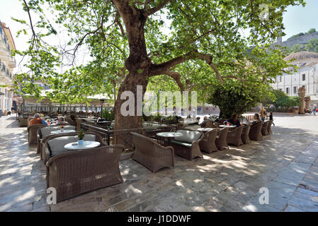 Cafeteria innerorts Syntagma Platz, Nafplio, Peloponnes, Griechenland Stockfoto