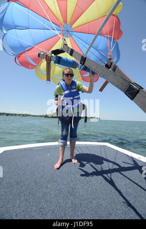 Parasailing auf See Erie Put-in Insel Stockfoto