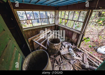 Verlassene Hütte in Schönpriesen Dorf von Tschernobyl Nuclear Power Plant Zone der Entfremdung um Reaktorkatastrophe, Ukraine Stockfoto