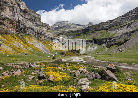 Die Ordesa-Schlucht und der Blick in Richtung der Circo De Soaso Pyrenäen Spanien Stockfoto