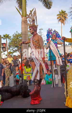 Las Palmas de Gran Canaria, Spanien - März 04: Drag Queen und Wettbewerb Finalisten Gruppe am Main Karnevalsumzug, 4. März 2017 in Las Palmas de Gran Stockfoto