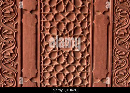 Detail der Steinmetzarbeiten im Inneren eines Palastes in Agra Fort, Indien Stockfoto