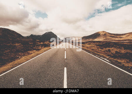 Landstraße in Glencoe, Schottland. Schottischen Highlands. Stockfoto