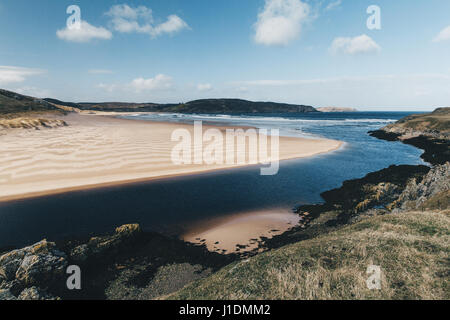 Sandstrand mit blauen Himmel bei Bettyhill, Sutherland, Schottland. Stockfoto