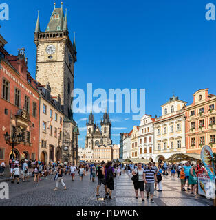 Altstädter Ring (Jizchak Náměstí) auf der linken Seite mit dem alten Rathaus und der Frauenkirche vor Tein hinter, Prag, Tschechische Republik Stockfoto