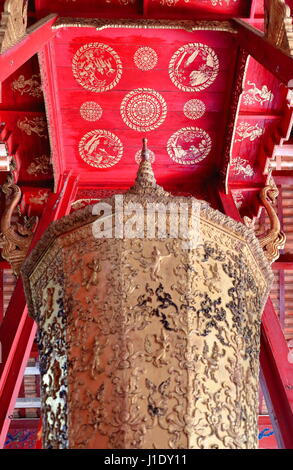 Kloster Wat Xieng Thong-Goldstadt-Golden Tree. Asche-Urne und die Decke des Hong Kep Mieng-Toten-Chariot Königssaal erbaute AD.1962 Host König Sis Stockfoto