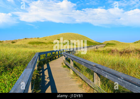 Holzsteg aus Sanddüne zu schönen Strand in der Nähe von Westerland Dorf, Insel Sylt, Deutschland Stockfoto