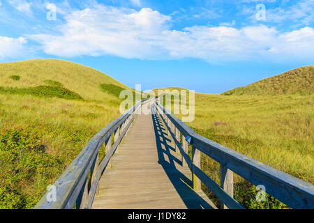 Holzsteg aus Sanddüne zu schönen Strand in der Nähe von Westerland Dorf, Insel Sylt, Deutschland Stockfoto