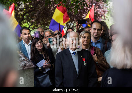 Madrid, Spanien. 20. April 2017. Rafael G — Mez, der einzige lebende Mitglied des Geschwaders, während das Gedenken an den Garten der Kämpfer von "The Nine", das Bataillon der Spanier, die befreite Paris des Nationalsozialismus, in Madrid, Spanien. Bildnachweis: Marcos del Mazo /Alamy Live-Nachrichten Stockfoto