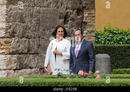 Stierkämpfer Curro Romero und Carmen Tello während Akt ' Äú 25 Aniversario De La Exposicion universal 'Äú EXPO' au Sevilla 1992 ' Äú in RealAlcazar in Sevilla auf Donnerstag, 20. April 2017 Stockfoto