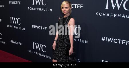 New York, NY, USA. 20. April 2017. Christina Ricci im Ankunftsbereich für IWC Schaffhausen 5. jährlichen für The Love Of Kino Event beim Tribeca Film Festival 2017, Spring Street Studios, New York, NY 20. April 2017. Bildnachweis: RCF/Everett Collection/Alamy Live-Nachrichten Stockfoto