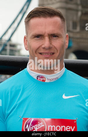 London, UK. 21. April 2017. David Weir Teilnahme an der Rollstuhl-Athleten Foto rufen für London-Marathon in der Nähe von Tower Bridge, London. Bildnachweis: Alan D West/Alamy Live-Nachrichten Stockfoto