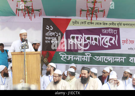 Dhaka, Bangladesch. 21. April 2017. Unterstützer von Bangladesch Islami Sashontantra Andolon beteiligen sich an einem Protest Rallye anspruchsvolle entfernen der Justitia-Statue aus Bangladesch Supreme Court Komplex in Dhaka, Bangladesch. Nach Bangladesch Islami Sashontantra Andolon Aussage sieht die Statue wie griechische Göttin Themis und die anti-islamischen ist. Bildnachweis: Suvra Kanti Das/ZUMA Draht/Alamy Live-Nachrichten Stockfoto