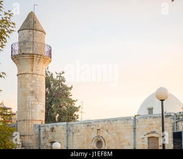 SAFED, ISRAEL - 17. November 2015: Sonnenuntergang Szene in das Künstlerviertel mit lokalen Galerien und anderen Unternehmen in Safed (Tzefat), Israel Stockfoto