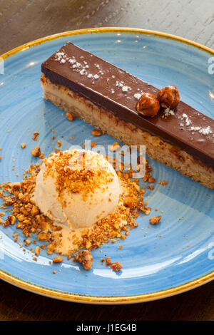 Karamell Schokolade mit Vanille-Eis Stockfoto
