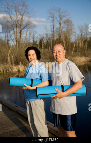 Ein Schuss von senior asiatischen wenige Vorbereitungen für Übung Stockfoto