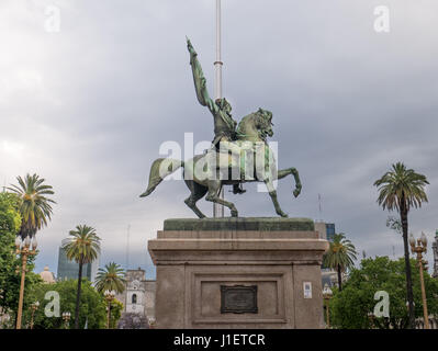 General Belgrano-Denkmal vor der Casa Rosada (rosa House) Buenos Aires Argentina.La Casa Rosada ist der offizielle Sitz der Exekutive der t Stockfoto